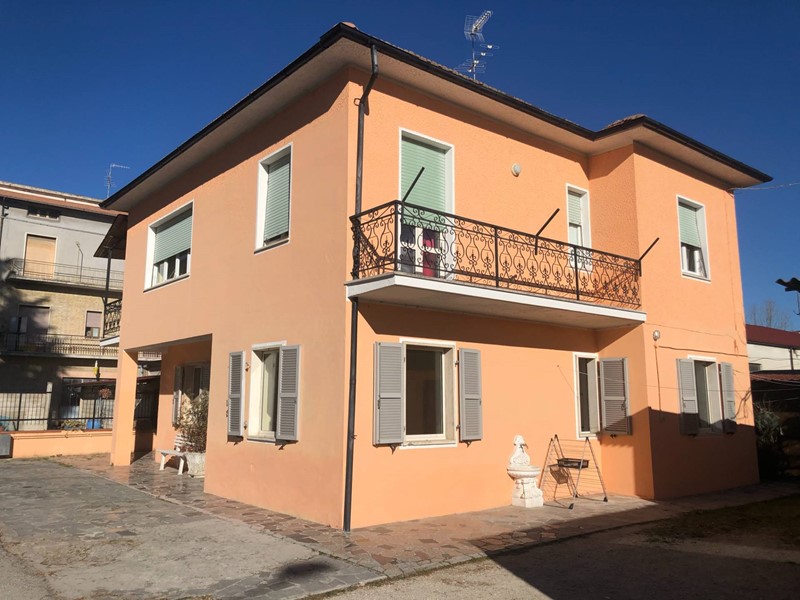 Casa Indipendente in Vendita a Falerone, 190'000€, 200 m²
