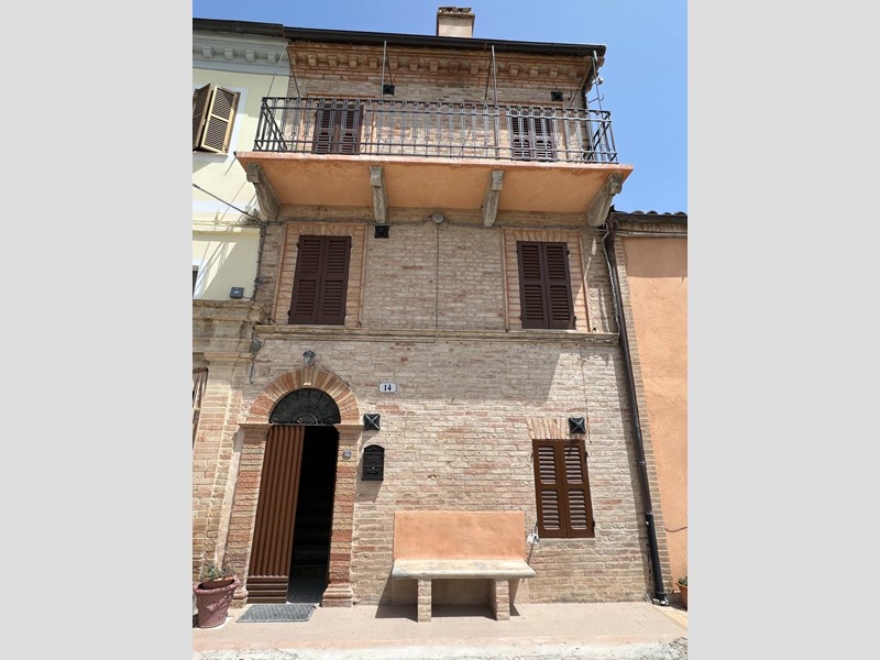 Casa Indipendente in Vendita a Falerone, 85'000€, 200 m²