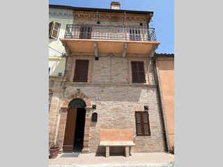 Casa Indipendente in Vendita a Falerone, 85'000€, 200 m²