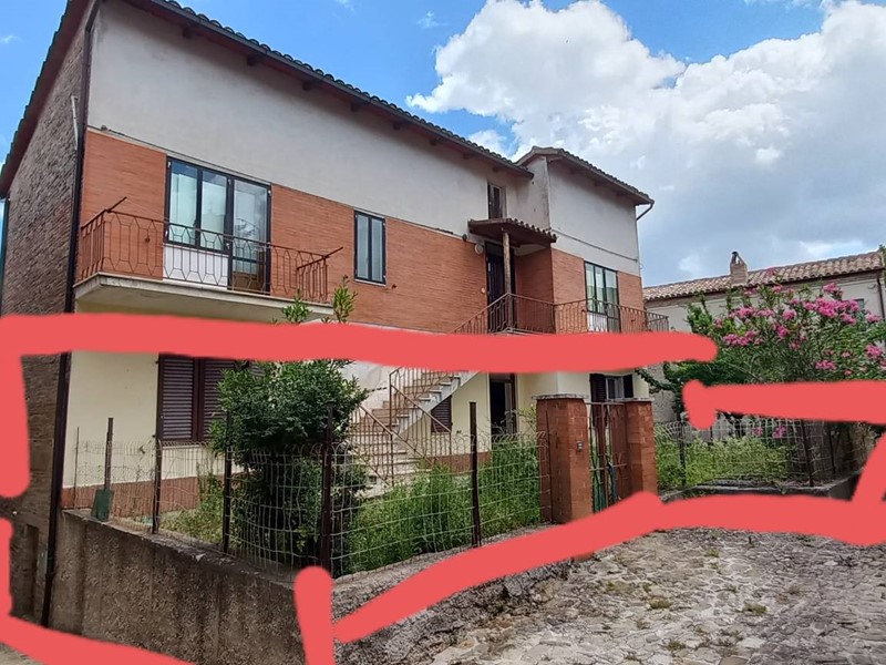 Appartamento in Vendita a Santa Vittoria in Matenano, 98'000€, 88 m²