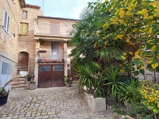 Casa Indipendente in Vendita a Petritoli, 55'000€, 96 m², con Box