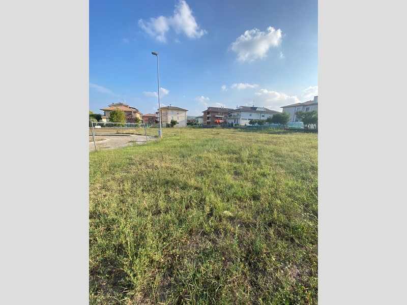 Terreno edificabile in Vendita a Montegiorgio, 45'000€, 930 m²