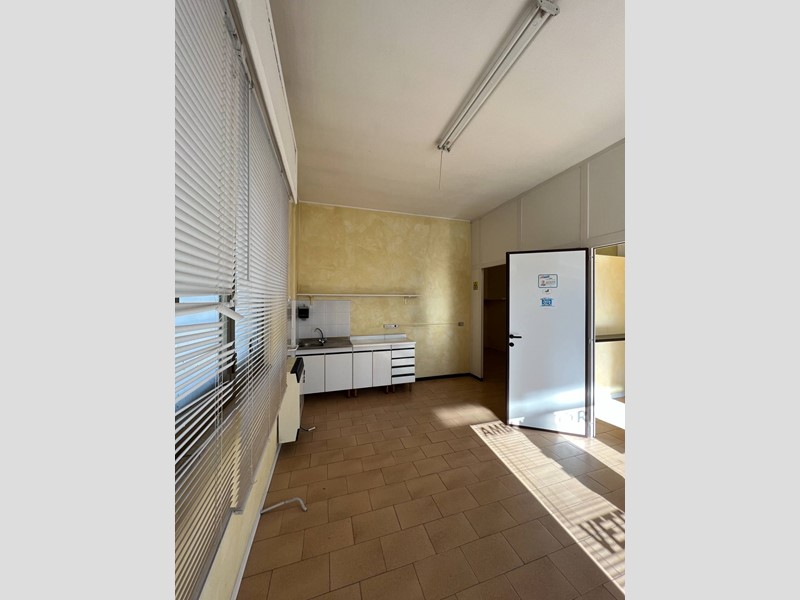 Attività commerciale in Affitto a Montegiorgio, 350&euro;, 42 m²