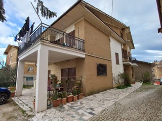 Casa Indipendente in Vendita a Monte Vidon Corrado, 300 m²