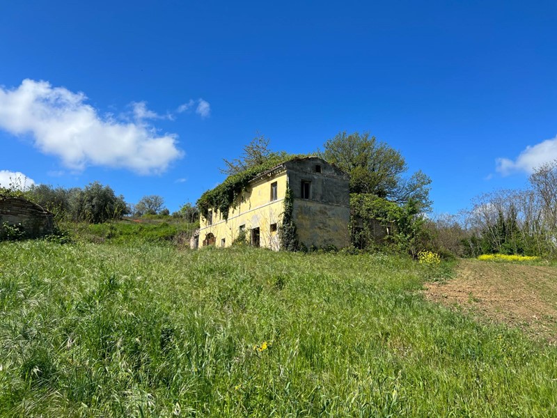 Casa Indipendente in Vendita a Montegiorgio, 85'000€, 160 m²