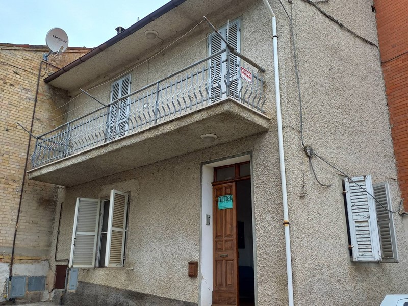 Casa Indipendente in Vendita a Massa Fermana, 45'000€, 120 m²