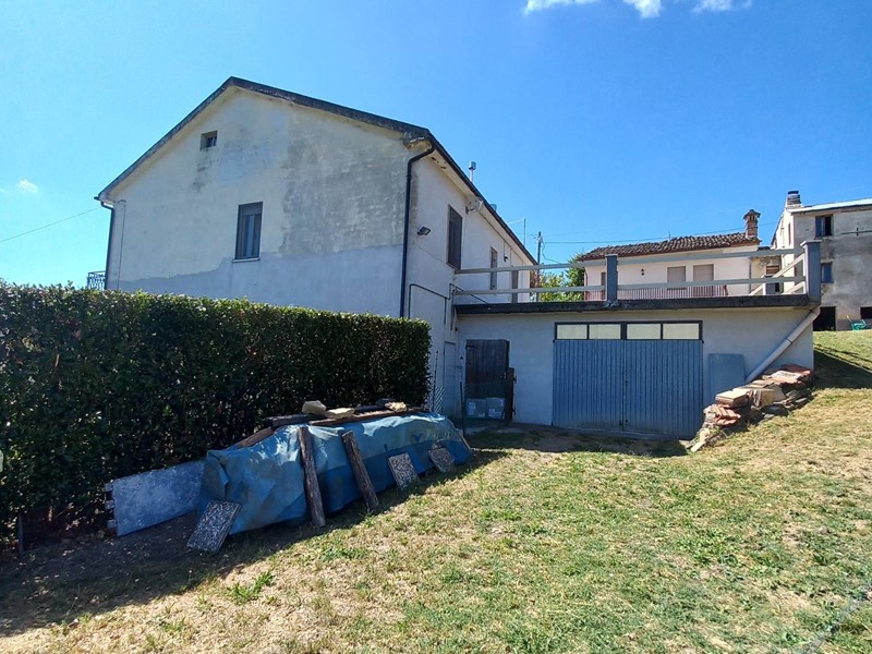Casa Indipendente in Vendita a Montefalcone Appennino, 130'000€, 200 m²