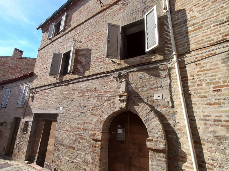 Casa Indipendente in Vendita a Montegiorgio, 58'000€, 200 m²