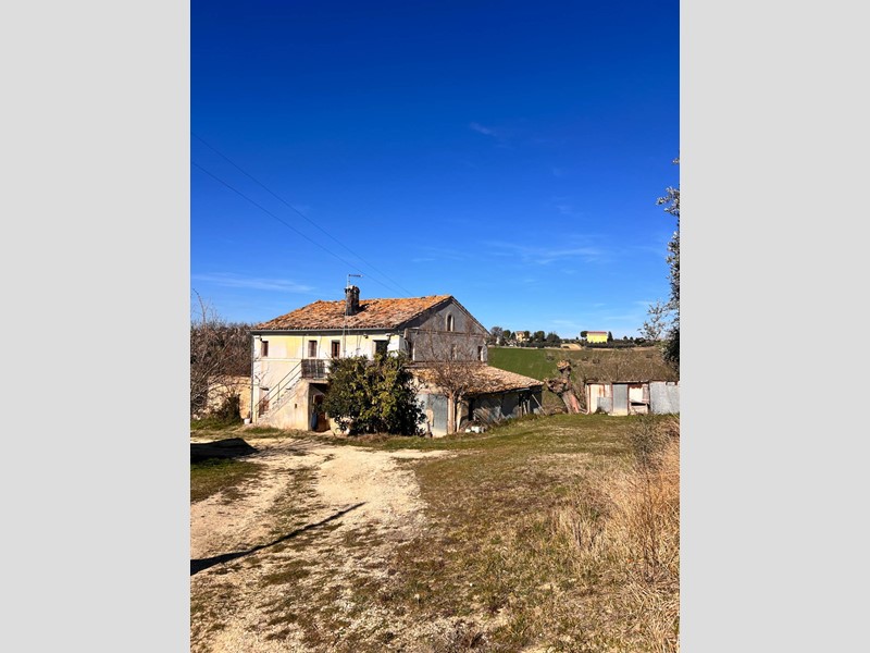 Casa Indipendente in Vendita a Recanati, 280'000&euro;, 263 m²