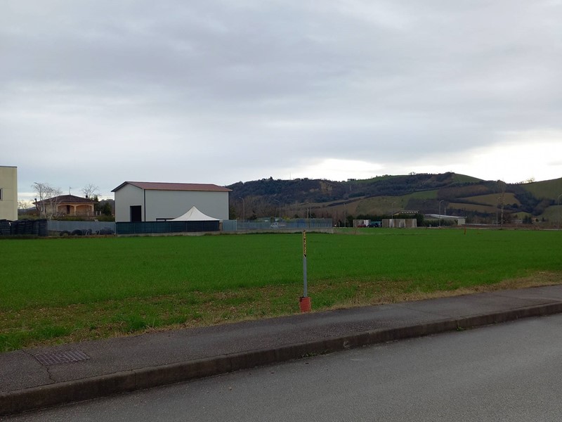 Terreno industriale in Vendita a Falerone, 78'000€, 1642 m²
