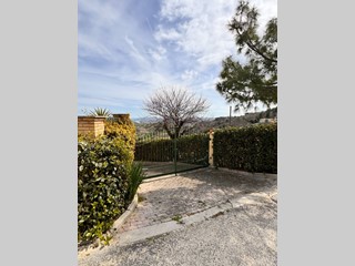 Casa Indipendente in Vendita a Montegiorgio, 205'000€, 650 m²