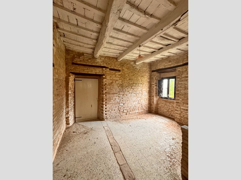 Casa Indipendente in Vendita a Monsampietro Morico, 360'000€, 390 m²