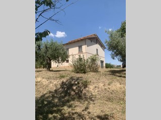 Casa Indipendente in Vendita a Santa Vittoria in Matenano, 170'000€, 212 m²