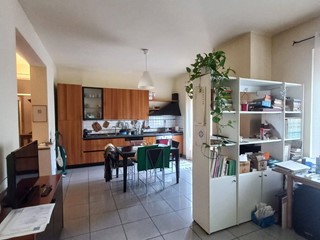 Casa Indipendente in Vendita a Servigliano, 300'000€, 350 m²