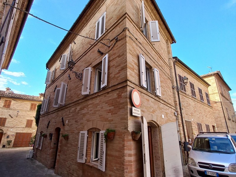 Casa Indipendente in Vendita a Monte Vidon Corrado, 165 m²