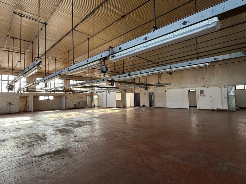 Laboratorio in Affitto a Monte Urano, 2'200€, 850 m²