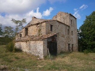 Rustico in Vendita a Montelparo, 150'000€, 300 m²