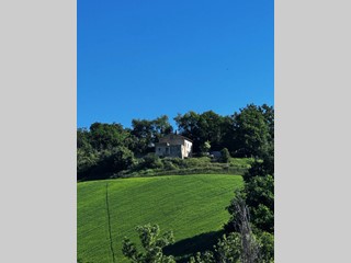 Casa Indipendente in Vendita a Montegiorgio, 90'000€, 300 m²