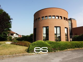 Capannone in Vendita a Arosio, 3'950'000€, 8200 m²