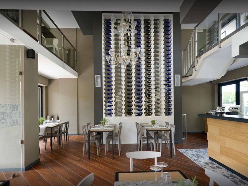 Attività commerciale in Vendita a Legnano, 300'000€, 170 m²