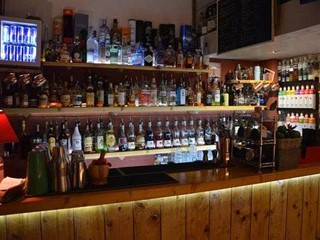 Attività commerciale in Vendita a Legnano, 15'000€, 150 m²