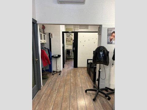 Attività commerciale in Vendita a Legnano, 20'000€, 60 m²