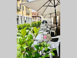 Attività commerciale in Vendita a Legnano, 150'000€, 70 m²