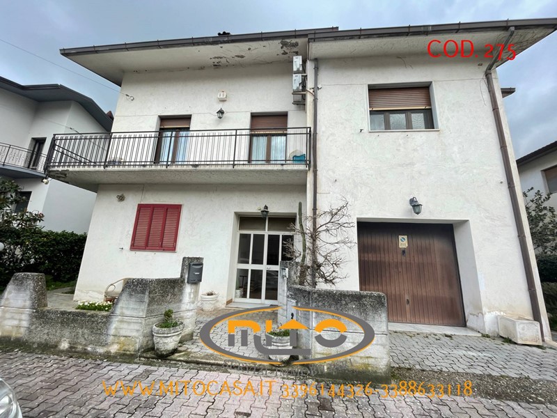 Casa Indipendente in Vendita a Casalduni, 165'000€, 300 m²
