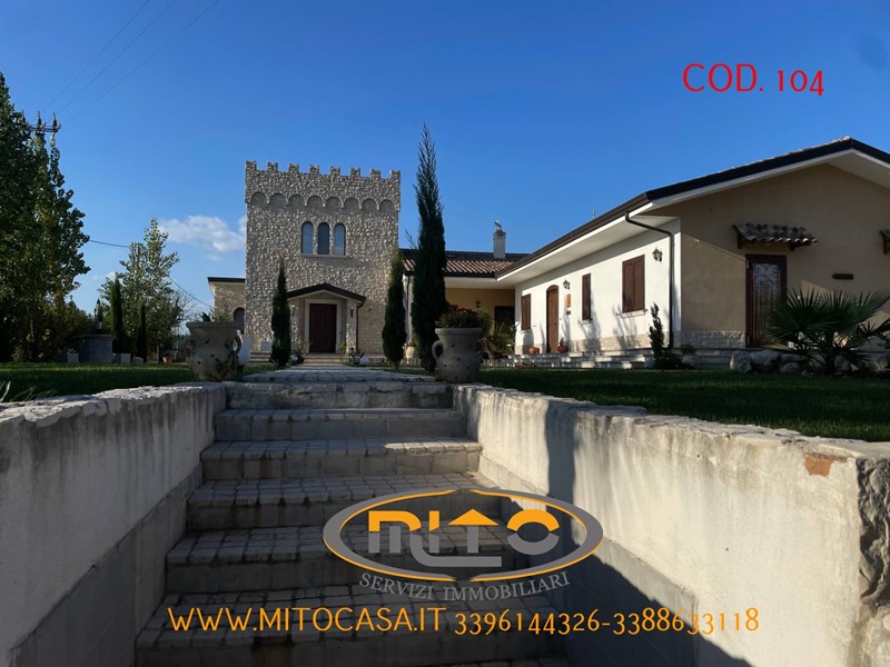 Villa in Vendita a Telese Terme, 500'000€, 400 m²