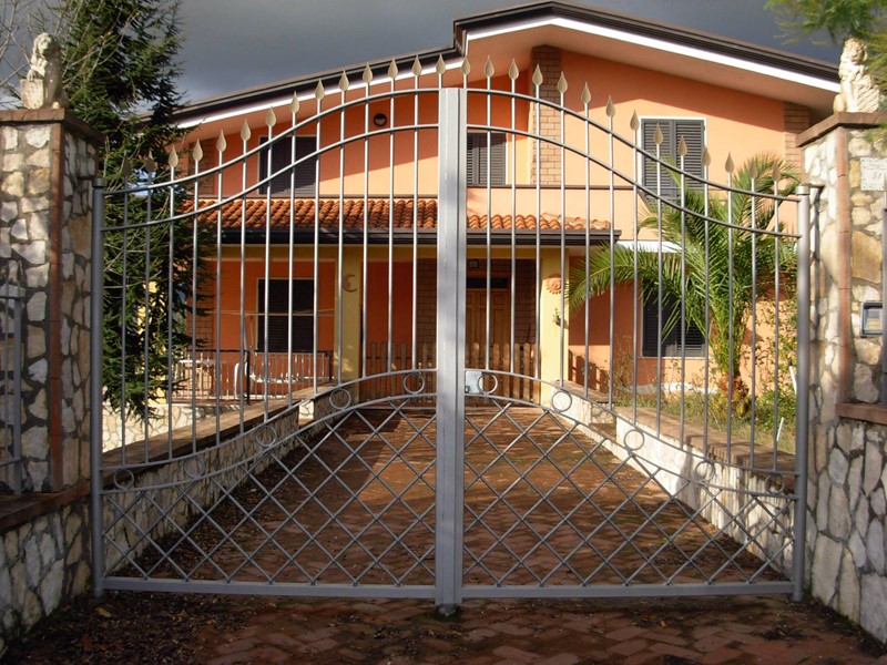 Casa Indipendente in Vendita a Telese Terme, 399'000€, 350 m²