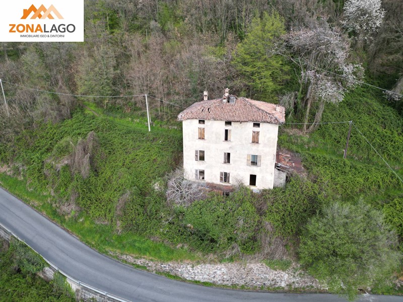 Appartamento in Vendita a Pisogne, 180'000€, 450 m²