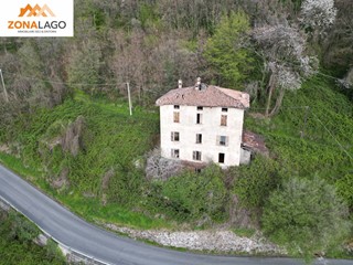 Appartamento in Vendita a Pisogne, 180'000€, 450 m²