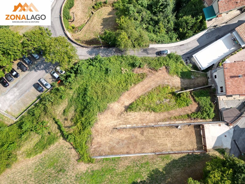 Attività commerciale in Vendita a Zone, 125'000€, 1600 m²