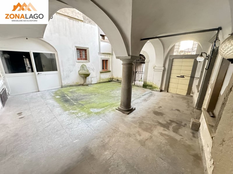 Appartamento in Vendita a Sale Marasino, 120'000€, 120 m²