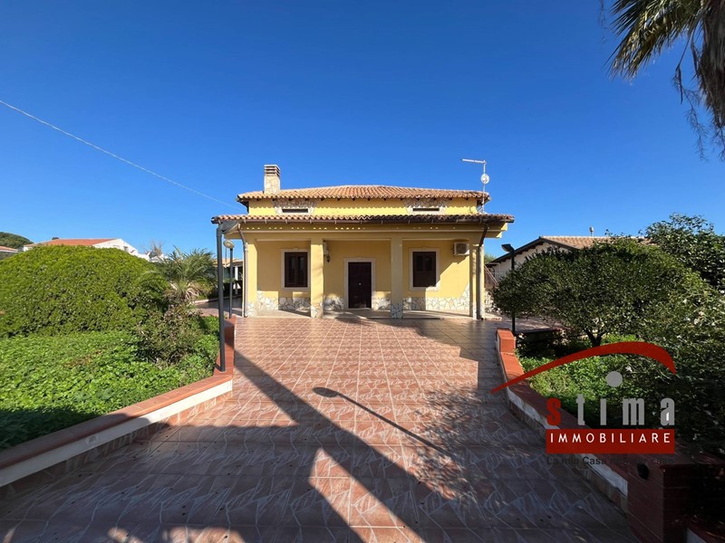 Villa in Vendita a Siracusa, 258'000&euro;, 160 m²