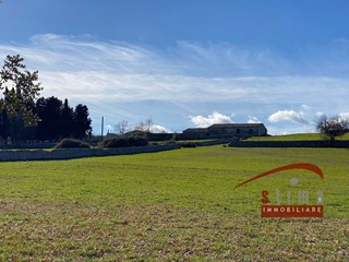 Rustico in Vendita a Cassaro, 700'000€, 320000 m²