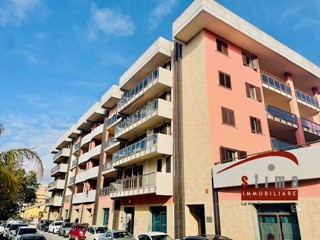 Ufficio in Affitto a Siracusa, 800€, 125 m²