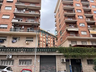 Magazzino in Vendita a Roma, 359'000&euro;, 622 m²