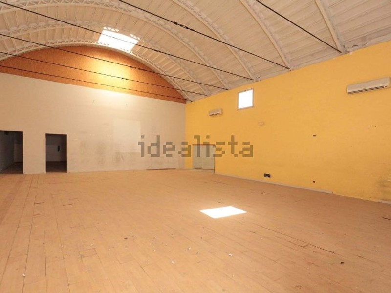 Magazzino in Affitto a Alcamo, 1'750€, 640 m²