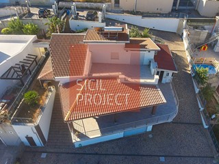 Villa in Vendita a Alcamo, 640'000€, 585 m²