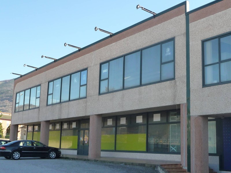 Immobile commerciale in Vendita a Fossato di Vico, 1930 m²