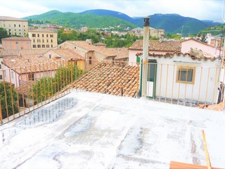 Casa Semi Indipendente in Vendita a Fabriano, 70'000€, 170 m²