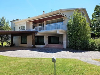 Villa in Vendita a Fabriano, 700'000€, 800 m²