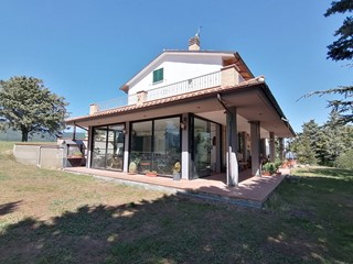 Villa in Vendita a Fabriano, 650'000€, 600 m²