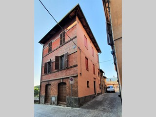 Casa Indipendente in Vendita a Cerreto d'Esi, 53'000€, 140 m²