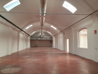 Capannone in Affitto a Fabriano, 1'800€, 570 m²