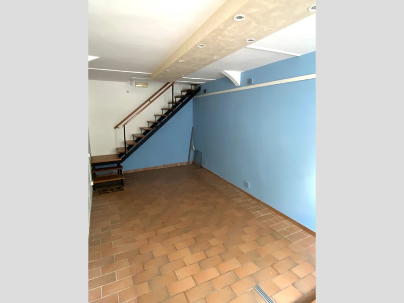 Ufficio in Affitto a Fabriano, 450€, 50 m²