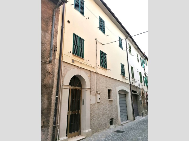 Casa Semi Indipendente in Vendita a Fabriano, 42'000€, 130 m²