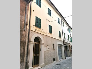 Casa Semi Indipendente in Vendita a Fabriano, 42'000€, 130 m²