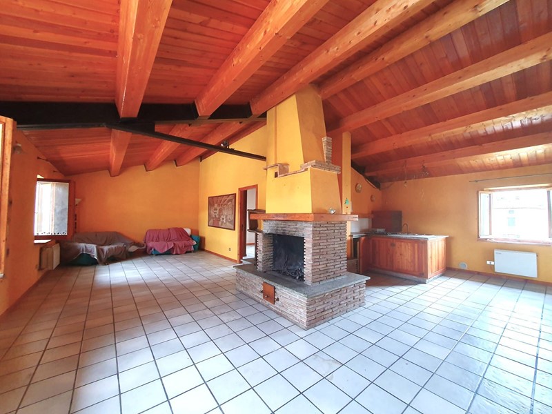 Casa Semi Indipendente in Vendita a Fabriano, 160'000€, 270 m², con Box